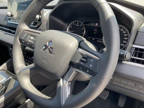 2024 Mitsubishi Outlander - Thumbnail