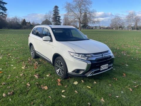 2022 Mitsubishi Outlander - Thumbnail