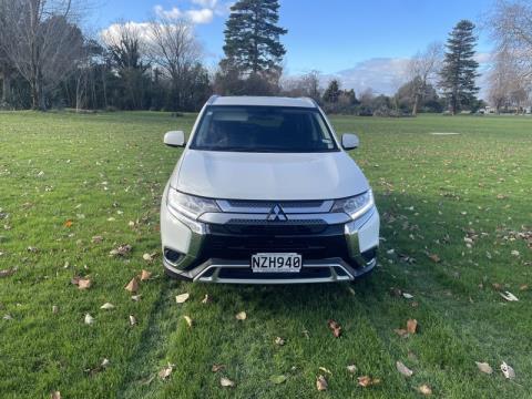 2022 Mitsubishi Outlander - Thumbnail