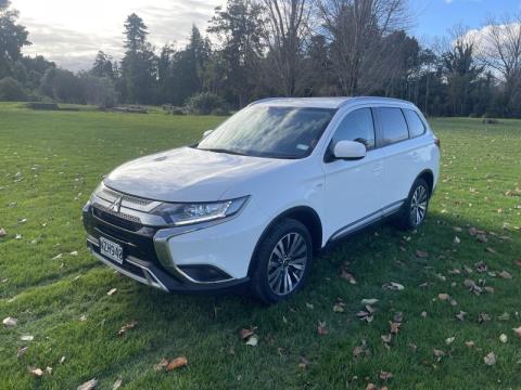 2022 Mitsubishi Outlander - Thumbnail