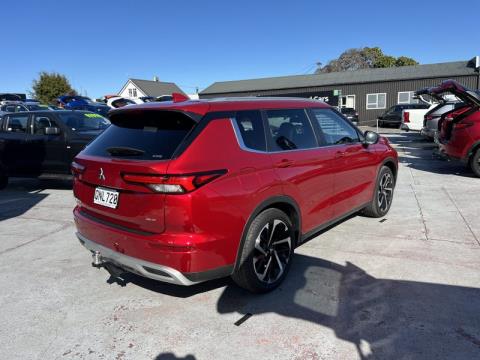 2023 Mitsubishi Outlander - Thumbnail